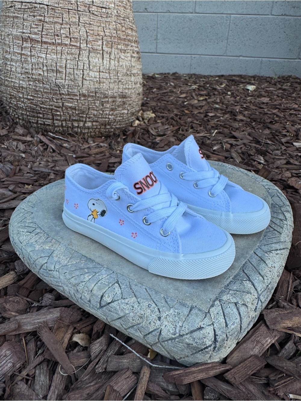 Peanuts White Kids Sneakers with Snoopy Accent